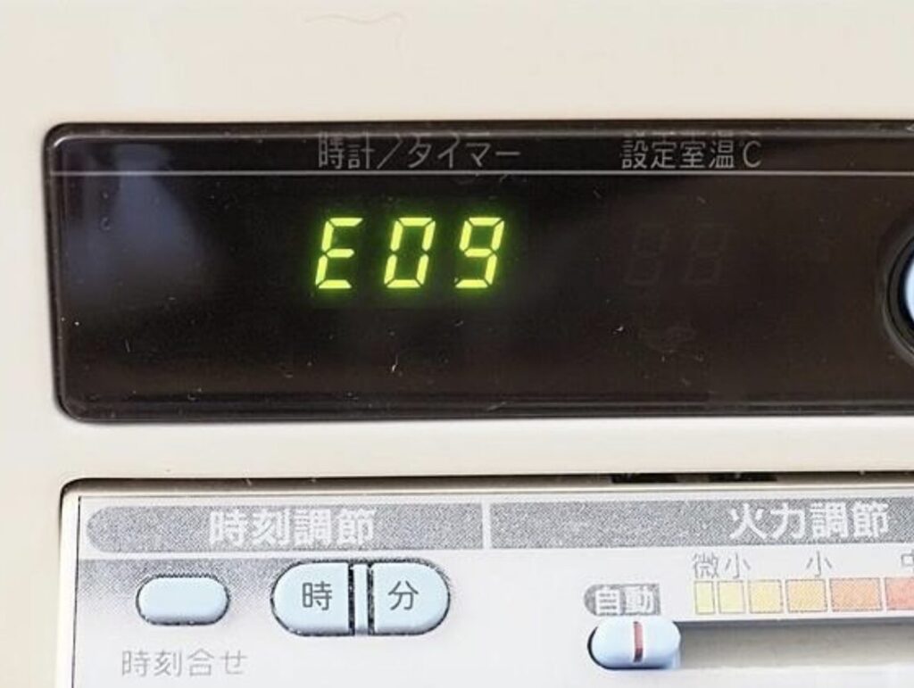 サンポット製のストーブにE09という表示がされている状況