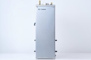 長府製の石油給湯器を正面から見た時の様子